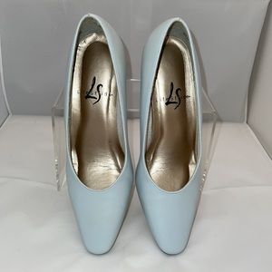 Life Stride Claire Blue Cloud Round Toe Pumps Size: 4.5 B - Preowned